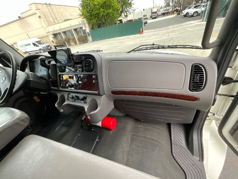 Medium Duty Box Truck-Light and Medium Duty Trucks-Freightliner-2021-M2-West Sacramento-CA-66,492\n\t\tmiles-$ 73,250 - Image 21