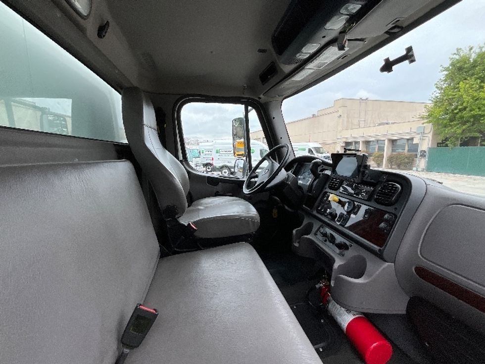Medium Duty Box Truck-Light and Medium Duty Trucks-Freightliner-2021-M2-West Sacramento-CA-66,492\n\t\tmiles-$ 73,250 - Image 22