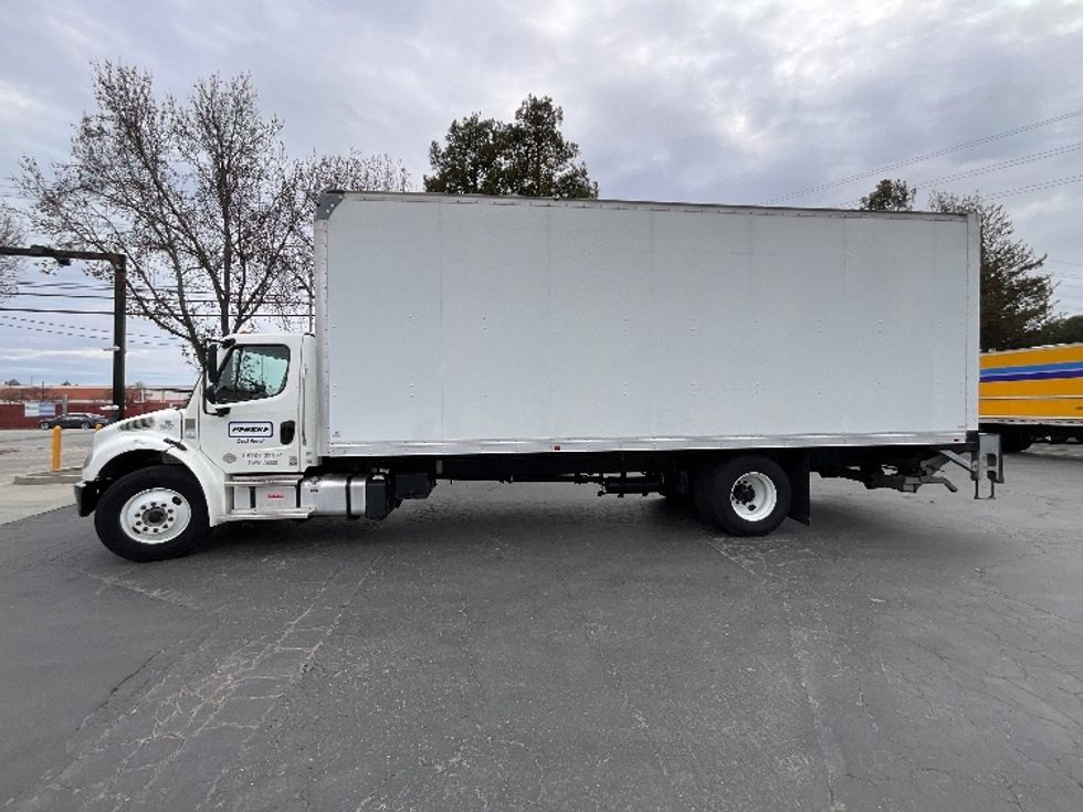 Medium Duty Box Truck-Light and Medium Duty Trucks-Freightliner-2021-M2-West Sacramento-CA-66,492\n\t\tmiles-$ 73,250 - Image 4
