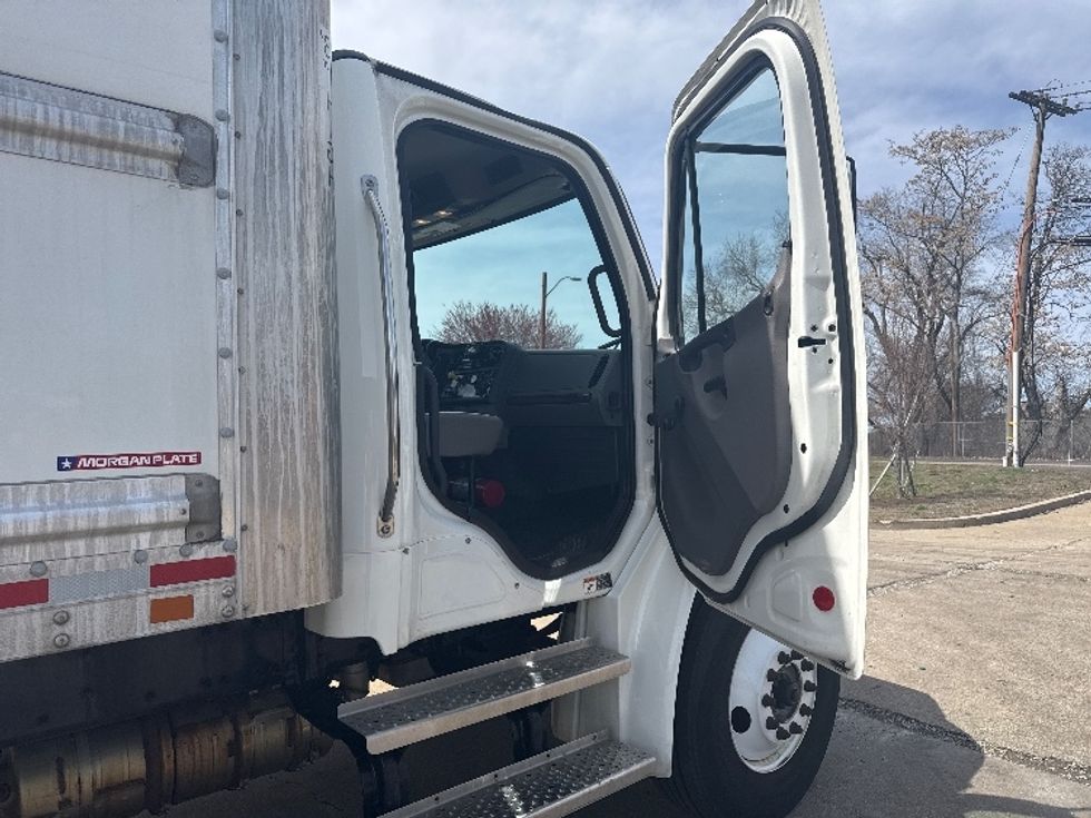 Medium Duty Box Truck-Light and Medium Duty Trucks-Freightliner-2021-M2-Westfield-MA-149,536\n\t\tmiles-$ 58,250 - Image 19