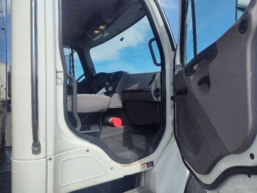 Medium Duty Box Truck-Light and Medium Duty Trucks-Freightliner-2021-M2-Westfield-MA-155,813\n\t\tmiles-$ 57,250 - Image 20