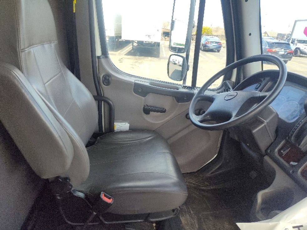Medium Duty Box Truck-Light and Medium Duty Trucks-Freightliner-2021-M2-Westfield-MA-155,813\n\t\tmiles-$ 57,250 - Image 22
