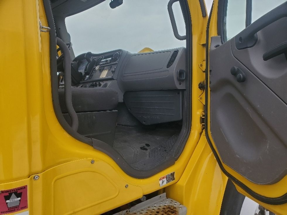 Medium Duty Box Truck-Light and Medium Duty Trucks-Freightliner-2021-M2-White Deer-PA-160,633\n\t\tmiles-$ 43,500 - Image 15