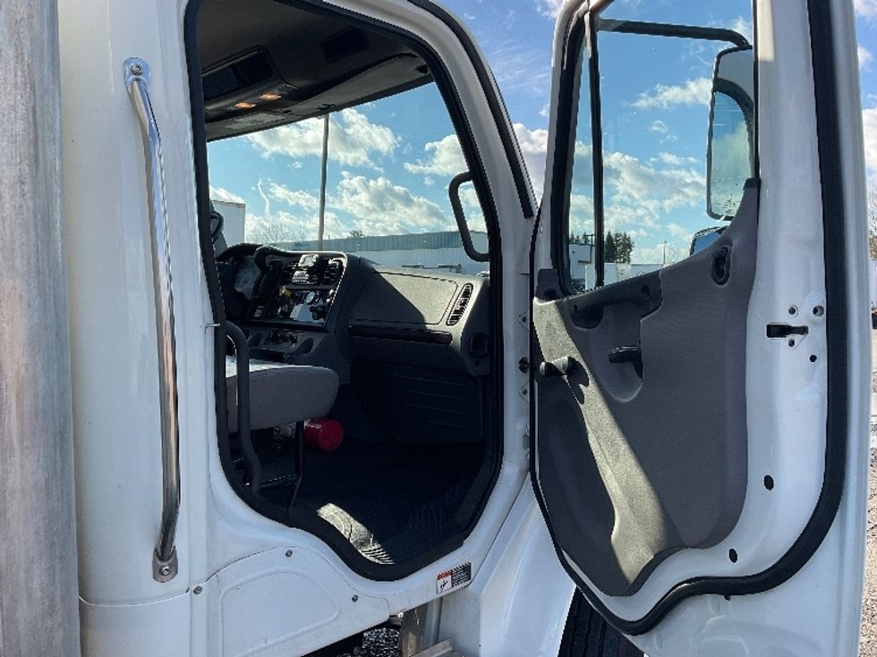 Medium Duty Box Truck-Light and Medium Duty Trucks-Freightliner-2021-M2-Wichita-KS-205,022\n\t\tmiles-$ 61,250 - Image 20