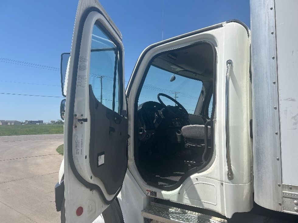 Medium Duty Box Truck-Light and Medium Duty Trucks-Freightliner-2021-M2-Wichita-KS-400,099\n\t\tmiles-$ 25,250 - Image 16
