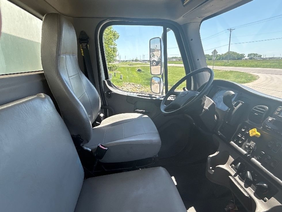 Medium Duty Box Truck-Light and Medium Duty Trucks-Freightliner-2021-M2-Wichita-KS-400,099\n\t\tmiles-$ 25,250 - Image 22