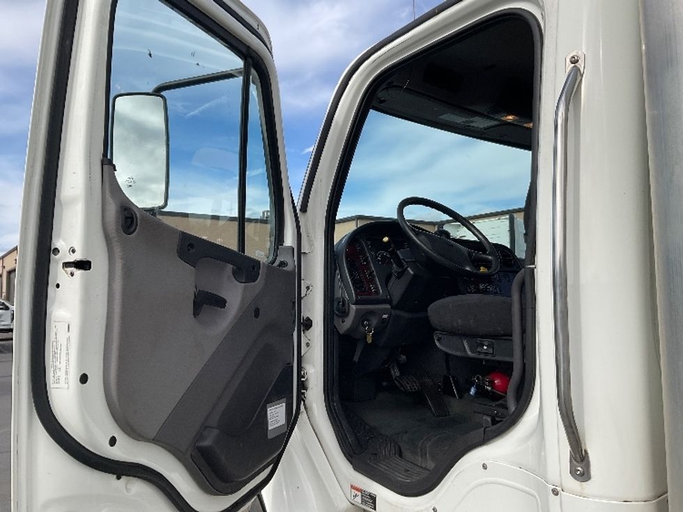 Medium Duty Box Truck-Light and Medium Duty Trucks-Freightliner-2021-M2-Wilkes Barre-PA-185,819\n\t\tmiles-$ 51,000 - Image 16