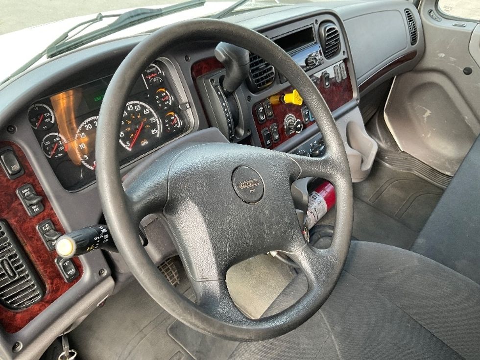 Medium Duty Box Truck-Light and Medium Duty Trucks-Freightliner-2021-M2-Wilkes Barre-PA-185,819\n\t\tmiles-$ 51,000 - Image 17