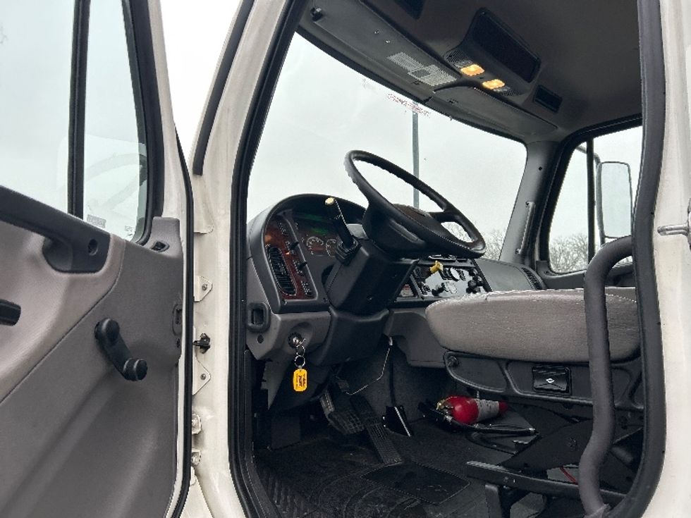 Medium Duty Box Truck-Light and Medium Duty Trucks-Freightliner-2021-M2-Windsor-WI-88,727\n\t\tmiles-$ 70,000 - Image 16