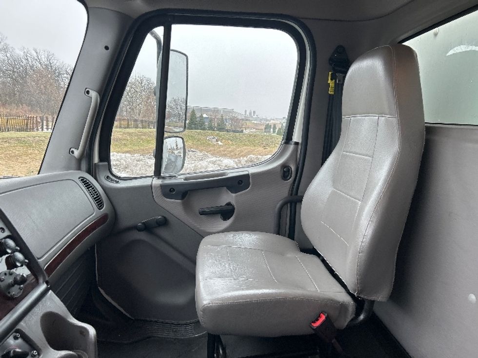 Medium Duty Box Truck-Light and Medium Duty Trucks-Freightliner-2021-M2-Windsor-WI-88,727\n\t\tmiles-$ 70,000 - Image 19