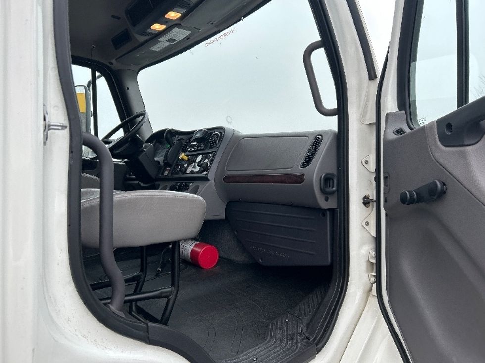 Medium Duty Box Truck-Light and Medium Duty Trucks-Freightliner-2021-M2-Windsor-WI-88,727\n\t\tmiles-$ 70,000 - Image 20