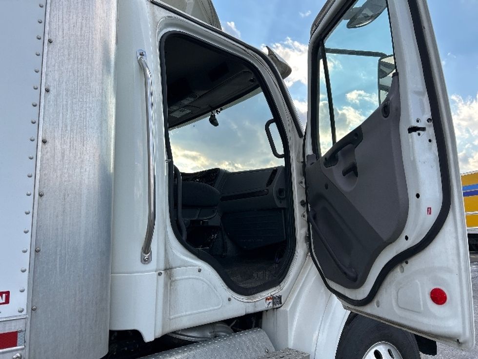 Medium Duty Box Truck-Light and Medium Duty Trucks-Freightliner-2021-M211242S-Indianapolis-IN-408,788\n\t\tmiles-$ 68,250 - Image 19