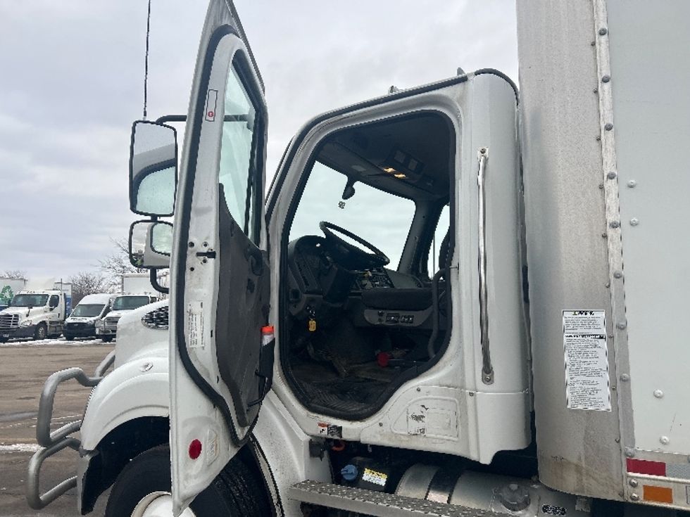Medium Duty Box Truck-Light and Medium Duty Trucks-Freightliner-2021-M211242S-Lansing-MI-458,740\n\t\tmiles-$ 69,250 - Image 15