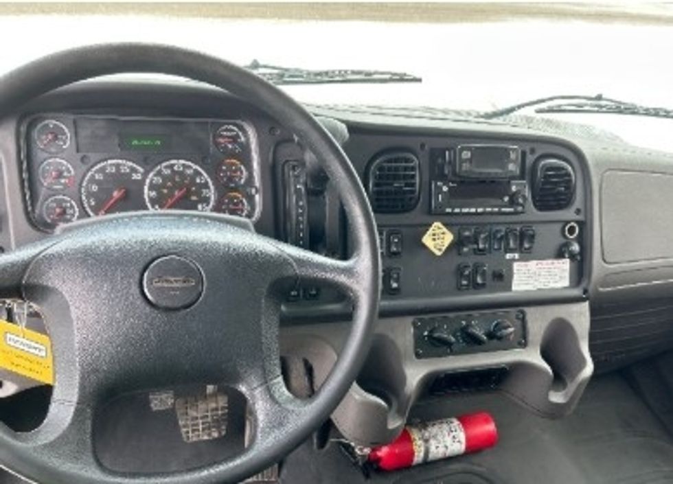 Medium Duty Box Truck-Light and Medium Duty Trucks-Freightliner-2021-M211242S-Lansing-MI-458,740\n\t\tmiles-$ 69,250 - Image 17