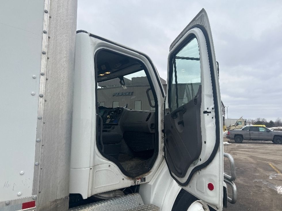 Medium Duty Box Truck-Light and Medium Duty Trucks-Freightliner-2021-M211242S-Lansing-MI-458,740\n\t\tmiles-$ 69,250 - Image 19