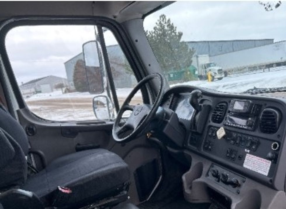 Medium Duty Box Truck-Light and Medium Duty Trucks-Freightliner-2021-M211242S-Lansing-MI-458,740\n\t\tmiles-$ 69,250 - Image 21