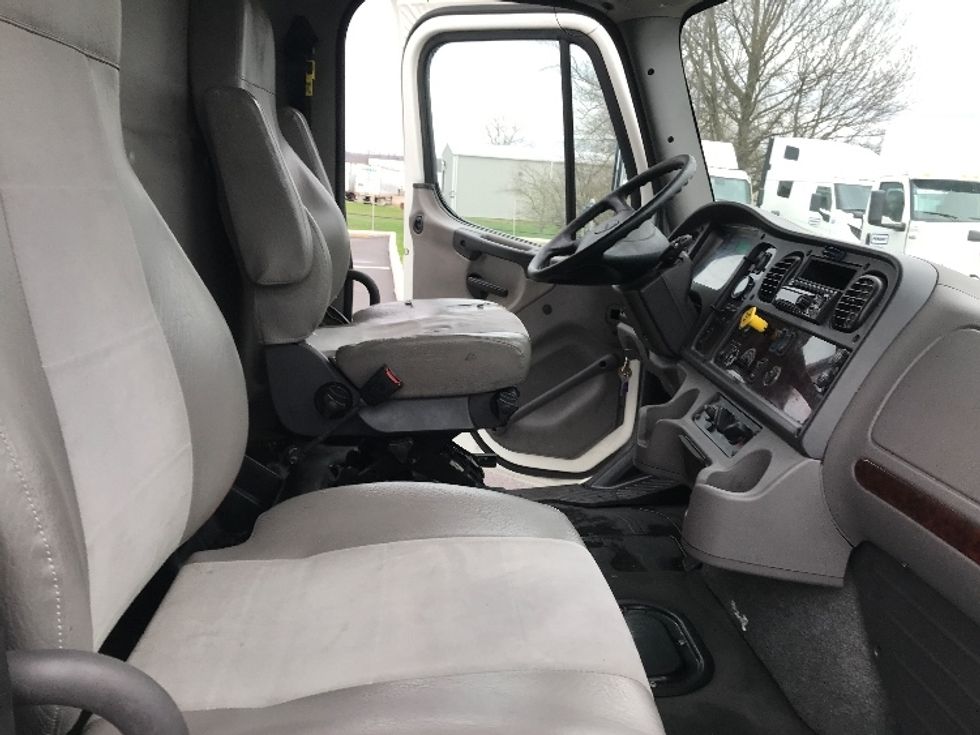 Medium Duty Box Truck-Light and Medium Duty Trucks-Freightliner-2021-M211264S-Piqua-OH-367,149\n\t\tmiles-$ 109,000 - Image 21