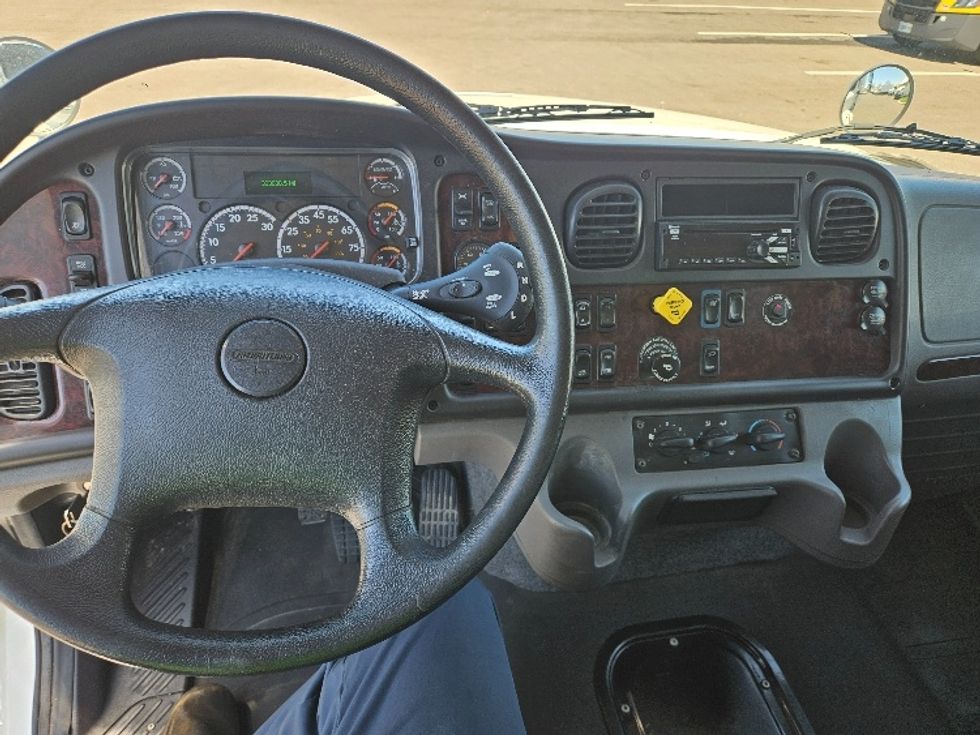 Medium Duty Box Truck-Light and Medium Duty Trucks-Freightliner-2021-M211264S-Piqua-OH-382,554\n\t\tmiles-$ 92,750 - Image 18