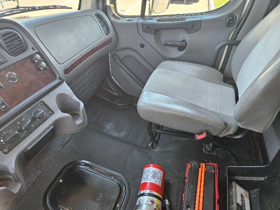 Medium Duty Box Truck-Light and Medium Duty Trucks-Freightliner-2021-M211264S-Piqua-OH-382,554\n\t\tmiles-$ 92,750 - Image 19