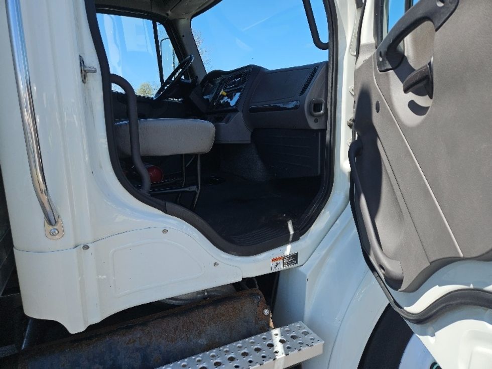 Medium Duty Box Truck-Light and Medium Duty Trucks-Freightliner-2021-M211264S-Piqua-OH-382,554\n\t\tmiles-$ 92,750 - Image 20