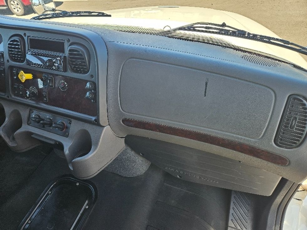 Medium Duty Box Truck-Light and Medium Duty Trucks-Freightliner-2021-M211264S-Piqua-OH-382,554\n\t\tmiles-$ 92,750 - Image 21