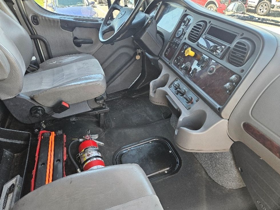 Medium Duty Box Truck-Light and Medium Duty Trucks-Freightliner-2021-M211264S-Piqua-OH-382,554\n\t\tmiles-$ 92,750 - Image 22