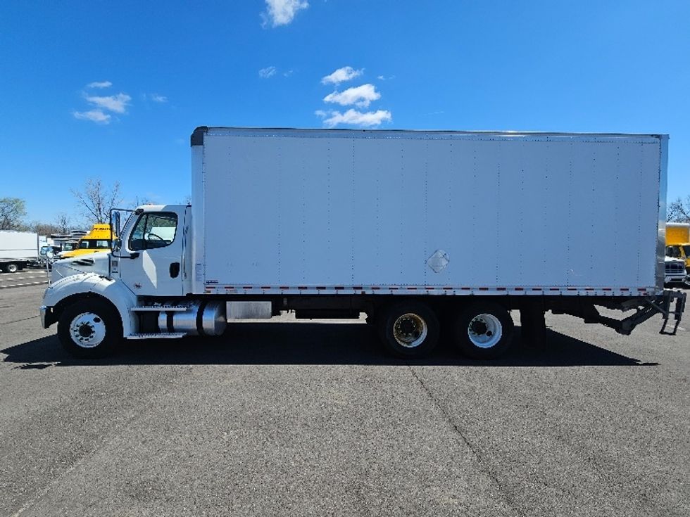Medium Duty Box Truck-Light and Medium Duty Trucks-Freightliner-2021-M211264S-Piqua-OH-382,554\n\t\tmiles-$ 92,750 - Image 4