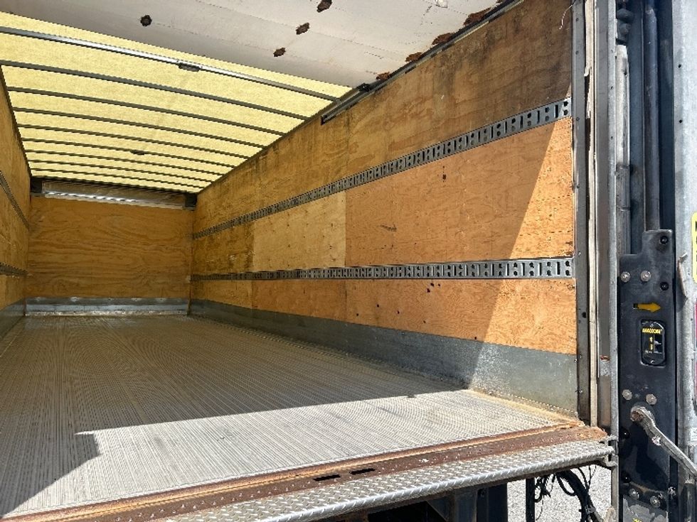 Medium Duty Box Truck-Light and Medium Duty Trucks-Freightliner-2022-M2-Abbotsford-BC-280,927\n\t\tkm-$ 74,250 - Image 12