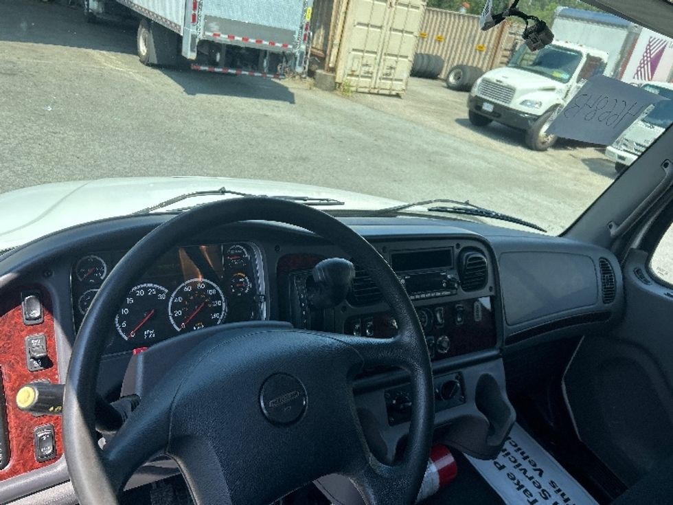Medium Duty Box Truck-Light and Medium Duty Trucks-Freightliner-2022-M2-Abbotsford-BC-280,927\n\t\tkm-$ 74,250 - Image 18