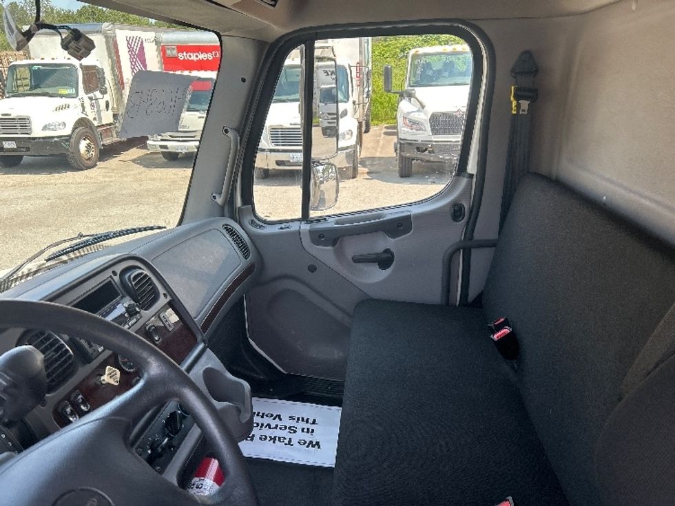 Medium Duty Box Truck-Light and Medium Duty Trucks-Freightliner-2022-M2-Abbotsford-BC-280,927\n\t\tkm-$ 74,250 - Image 19