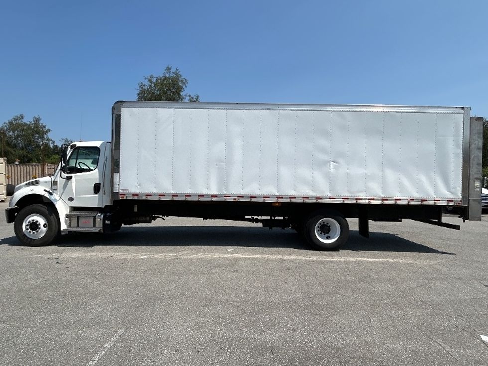 Medium Duty Box Truck-Light and Medium Duty Trucks-Freightliner-2022-M2-Abbotsford-BC-280,927\n\t\tkm-$ 74,250 - Image 4