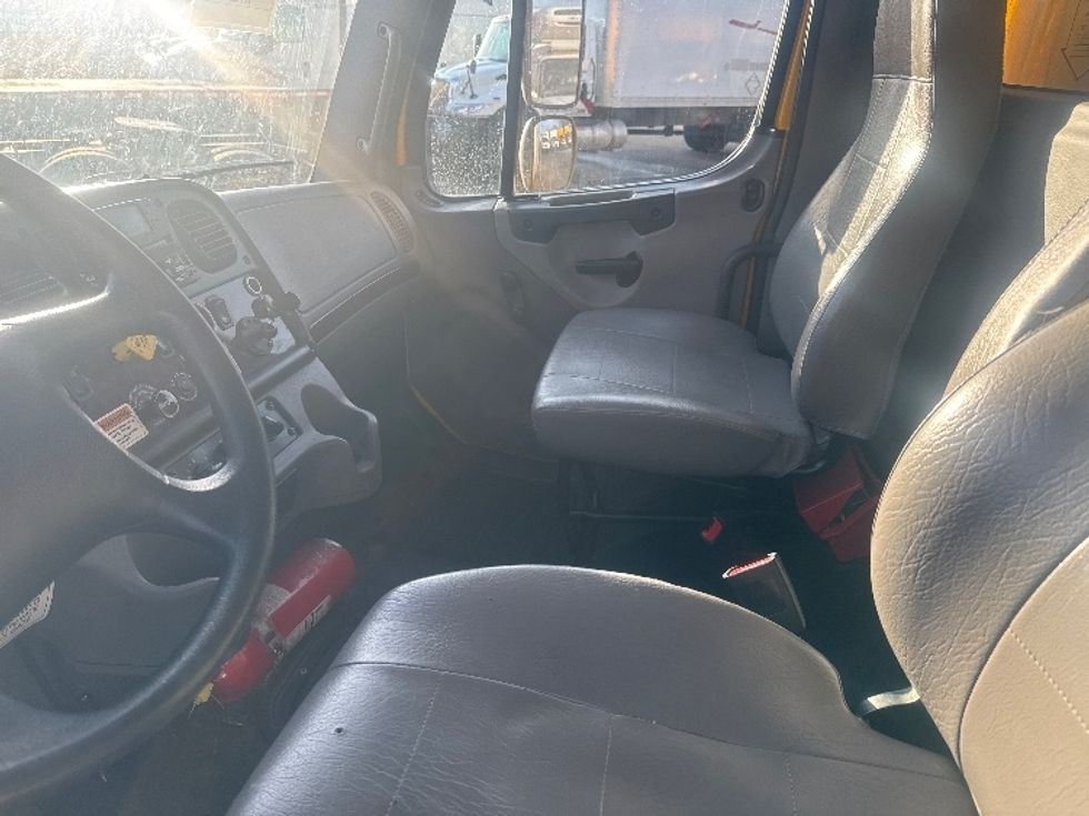 Medium Duty Box Truck-Light and Medium Duty Trucks-Freightliner-2022-M2-Akron-OH-125,282\n\t\tmiles-$ 71,750 - Image 19