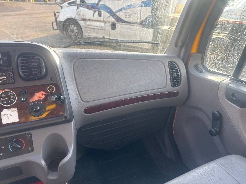 Medium Duty Box Truck-Light and Medium Duty Trucks-Freightliner-2022-M2-Akron-OH-125,282\n\t\tmiles-$ 71,750 - Image 21