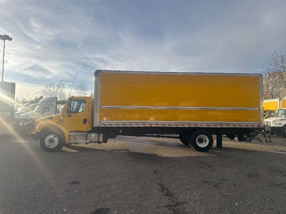 Medium Duty Box Truck-Light and Medium Duty Trucks-Freightliner-2022-M2-Akron-OH-125,282\n\t\tmiles-$ 71,750 - Image 4