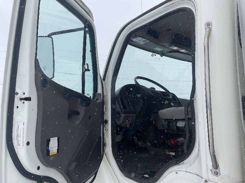 Medium Duty Box Truck-Light and Medium Duty Trucks-Freightliner-2022-M2-Akron-OH-185,989\n\t\tmiles-$ 57,750 - Image 16