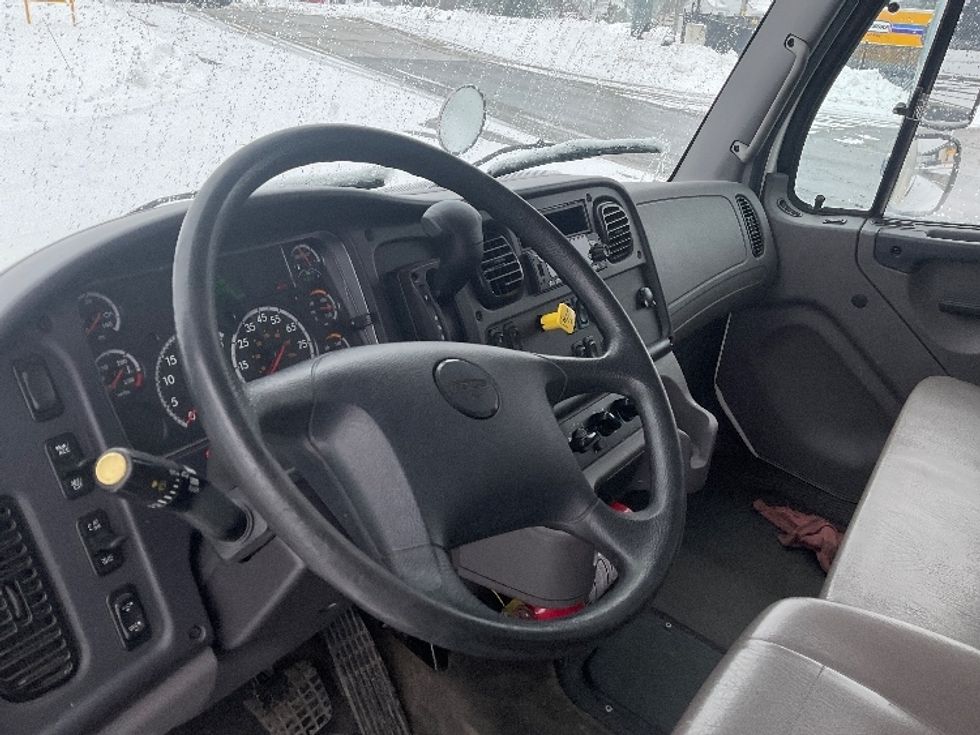 Medium Duty Box Truck-Light and Medium Duty Trucks-Freightliner-2022-M2-Akron-OH-185,989\n\t\tmiles-$ 57,750 - Image 17