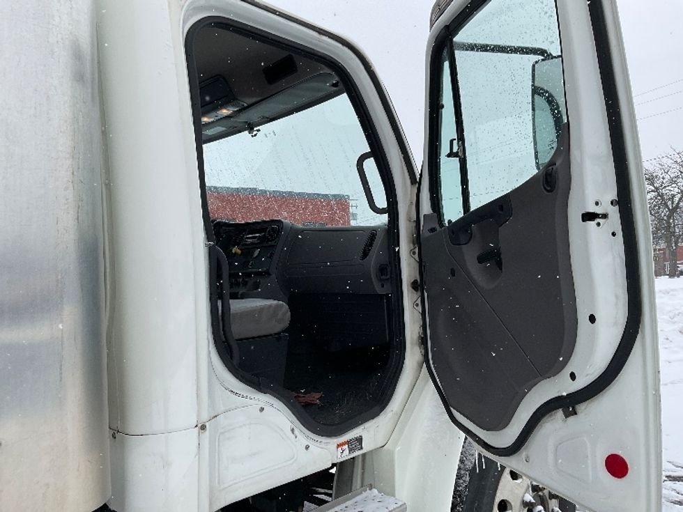 Medium Duty Box Truck-Light and Medium Duty Trucks-Freightliner-2022-M2-Akron-OH-185,989\n\t\tmiles-$ 57,750 - Image 20