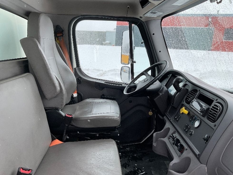 Medium Duty Box Truck-Light and Medium Duty Trucks-Freightliner-2022-M2-Akron-OH-185,989\n\t\tmiles-$ 57,750 - Image 22