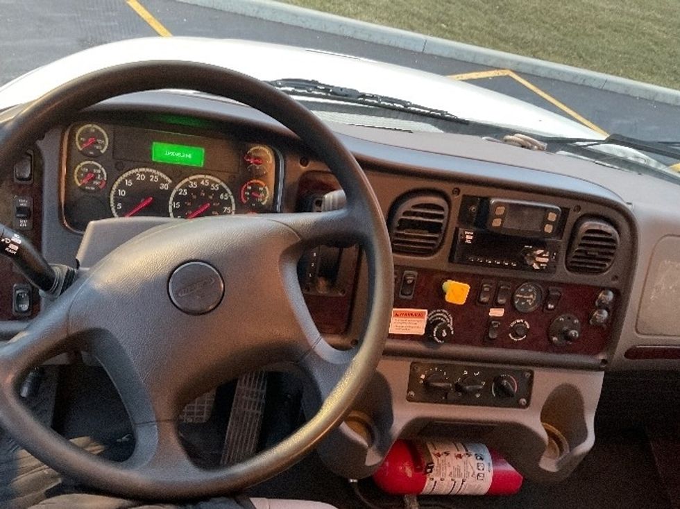 Medium Duty Box Truck-Light and Medium Duty Trucks-Freightliner-2022-M2-Akron-OH-189,095\n\t\tmiles-$ 54,750 - Image 18