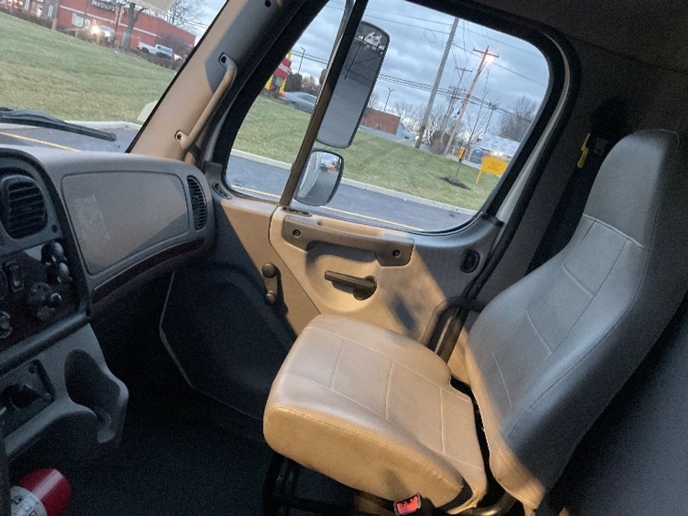 Medium Duty Box Truck-Light and Medium Duty Trucks-Freightliner-2022-M2-Akron-OH-189,095\n\t\tmiles-$ 54,750 - Image 19