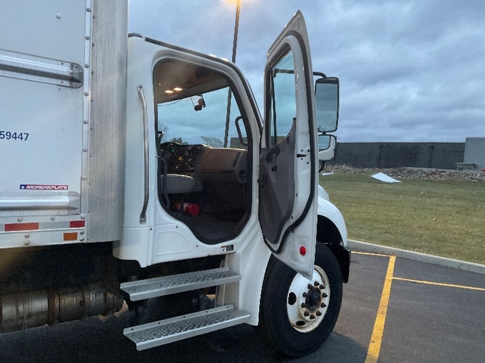 Medium Duty Box Truck-Light and Medium Duty Trucks-Freightliner-2022-M2-Akron-OH-189,095\n\t\tmiles-$ 54,750 - Image 20
