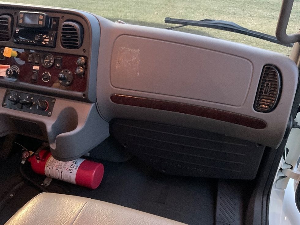 Medium Duty Box Truck-Light and Medium Duty Trucks-Freightliner-2022-M2-Akron-OH-189,095\n\t\tmiles-$ 54,750 - Image 21