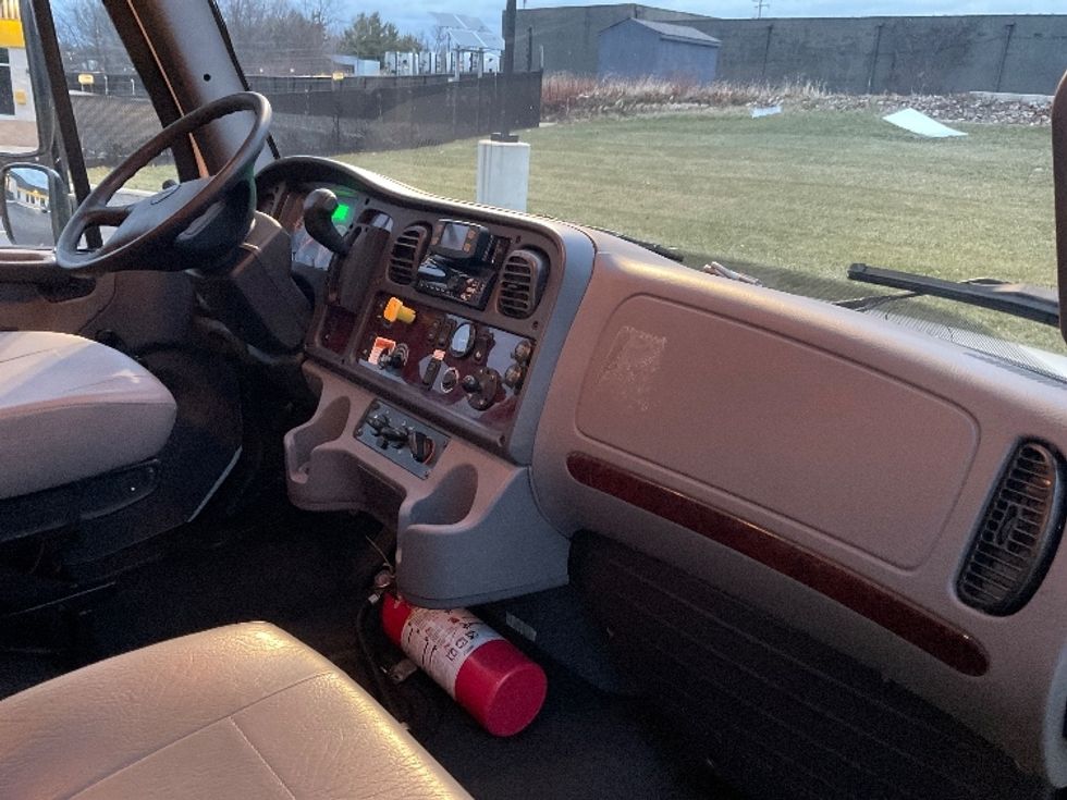 Medium Duty Box Truck-Light and Medium Duty Trucks-Freightliner-2022-M2-Akron-OH-189,095\n\t\tmiles-$ 54,750 - Image 22