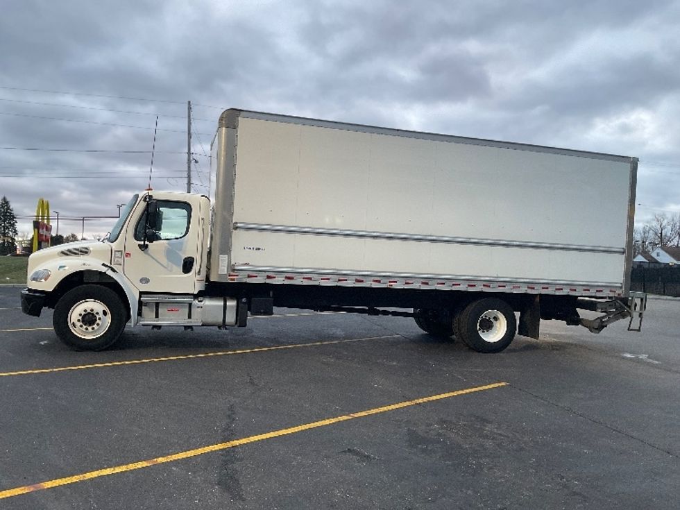 Medium Duty Box Truck-Light and Medium Duty Trucks-Freightliner-2022-M2-Akron-OH-189,095\n\t\tmiles-$ 54,750 - Image 4