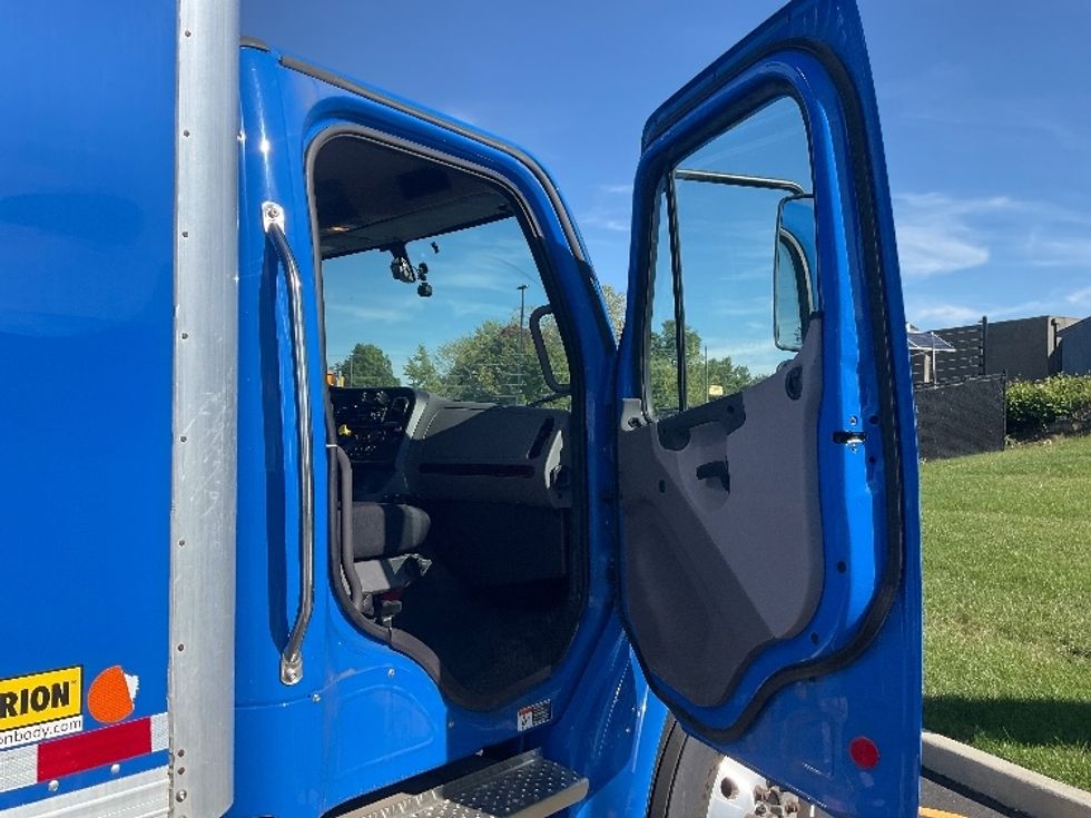 Medium Duty Box Truck-Light and Medium Duty Trucks-Freightliner-2022-M2-Akron-OH-196,223\n\t\tmiles-$ 50,750 - Image 19
