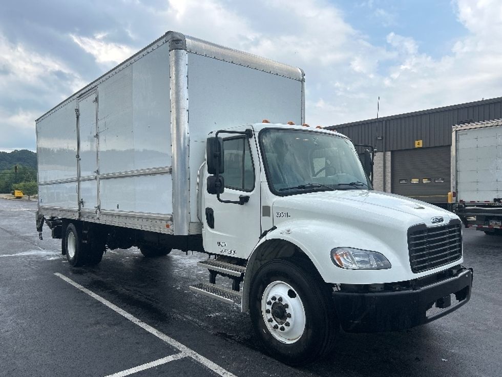 Medium Duty Box Truck-Light and Medium Duty Trucks-Freightliner-2022-M2-Akron-OH-198,937\n\t\tmiles-$ 57,750 - Image 1