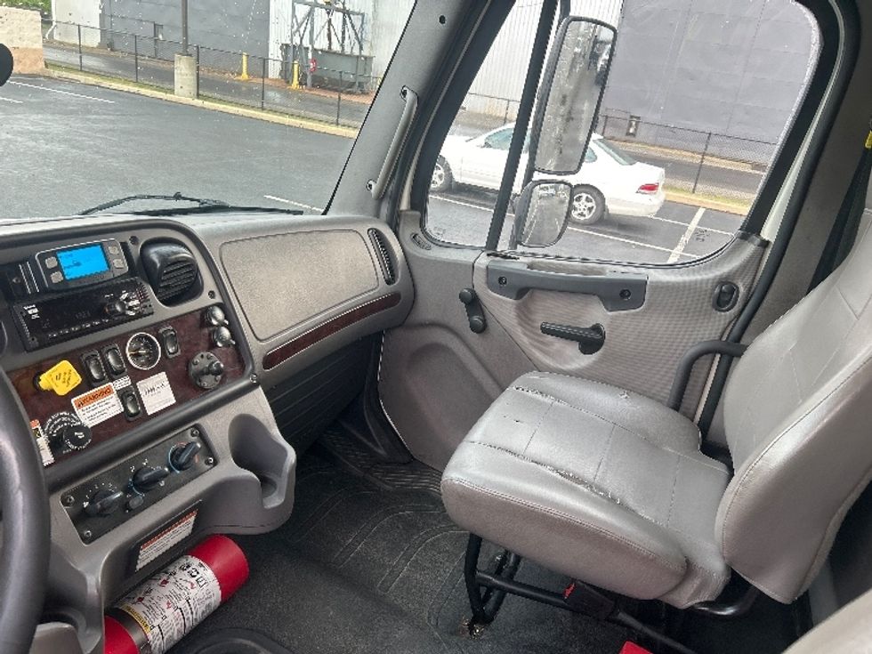 Medium Duty Box Truck-Light and Medium Duty Trucks-Freightliner-2022-M2-Akron-OH-198,937\n\t\tmiles-$ 57,750 - Image 19