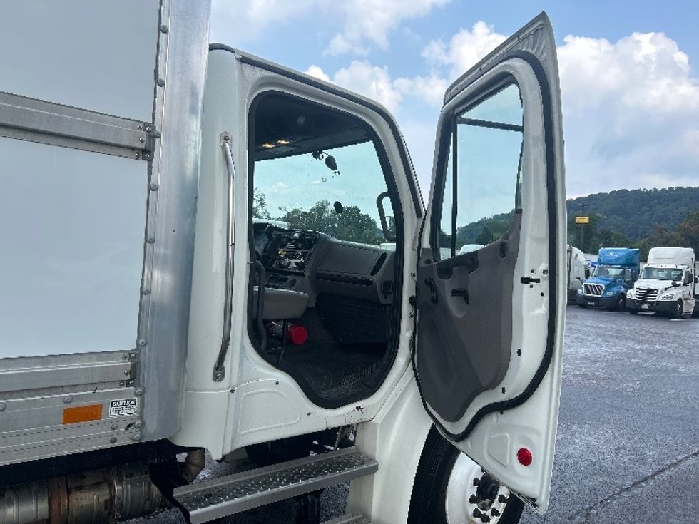 Medium Duty Box Truck-Light and Medium Duty Trucks-Freightliner-2022-M2-Akron-OH-198,937\n\t\tmiles-$ 57,750 - Image 20