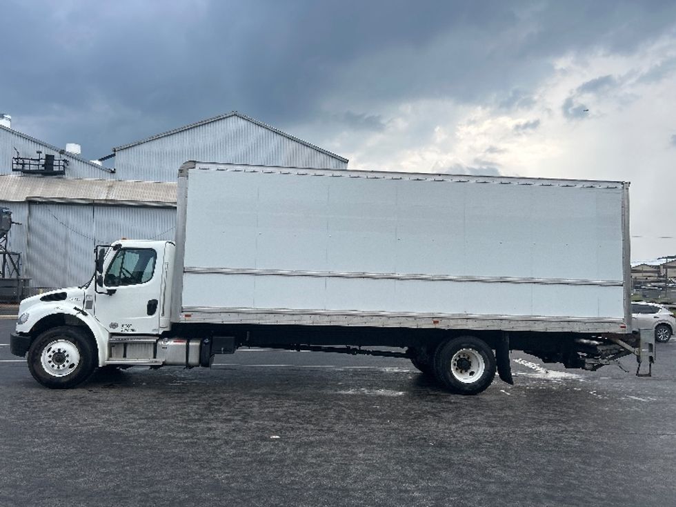 Medium Duty Box Truck-Light and Medium Duty Trucks-Freightliner-2022-M2-Akron-OH-198,937\n\t\tmiles-$ 57,750 - Image 4