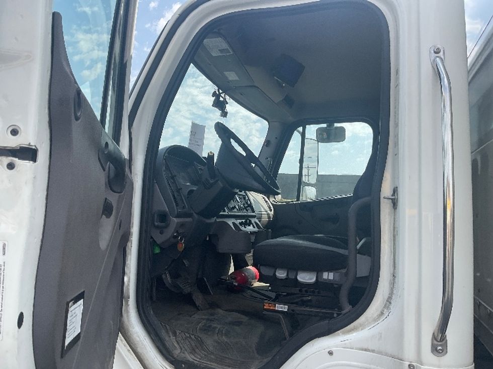 Medium Duty Box Truck-Light and Medium Duty Trucks-Freightliner-2022-M2-Akron-OH-200,673\n\t\tmiles-$ 49,750 - Image 16